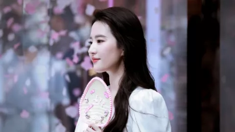 2025中秋白天满月